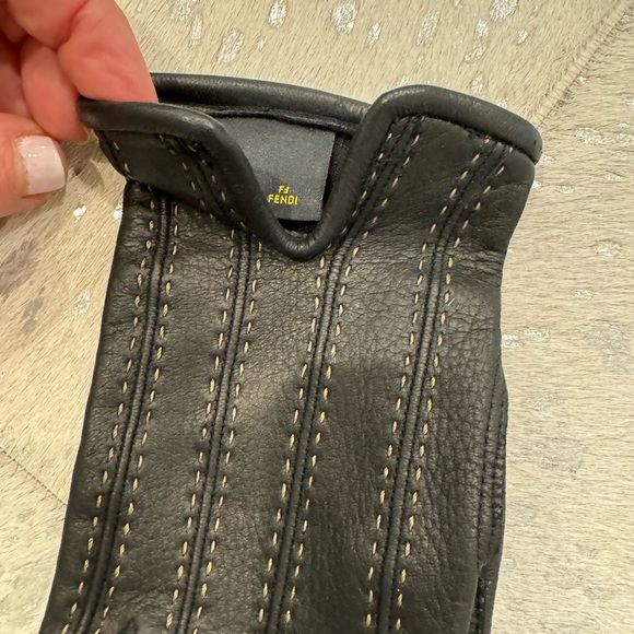 Designer leather gloves (Fendi) - Picture 3 of 7